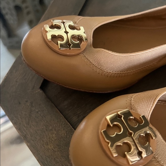 Tory Burch, size 6.5, Beige Leather Flats with Gold Logo, EUC - Picture 9 of 11